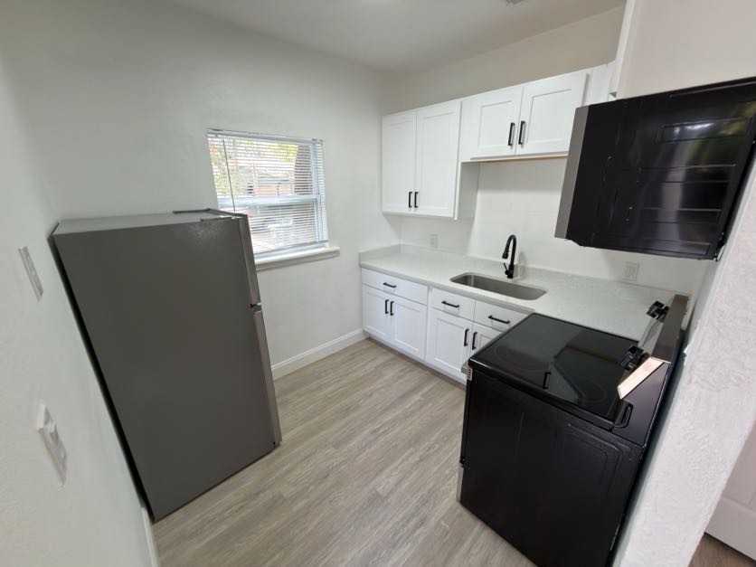 37 W 17th St #1 - Photo 2 of 10