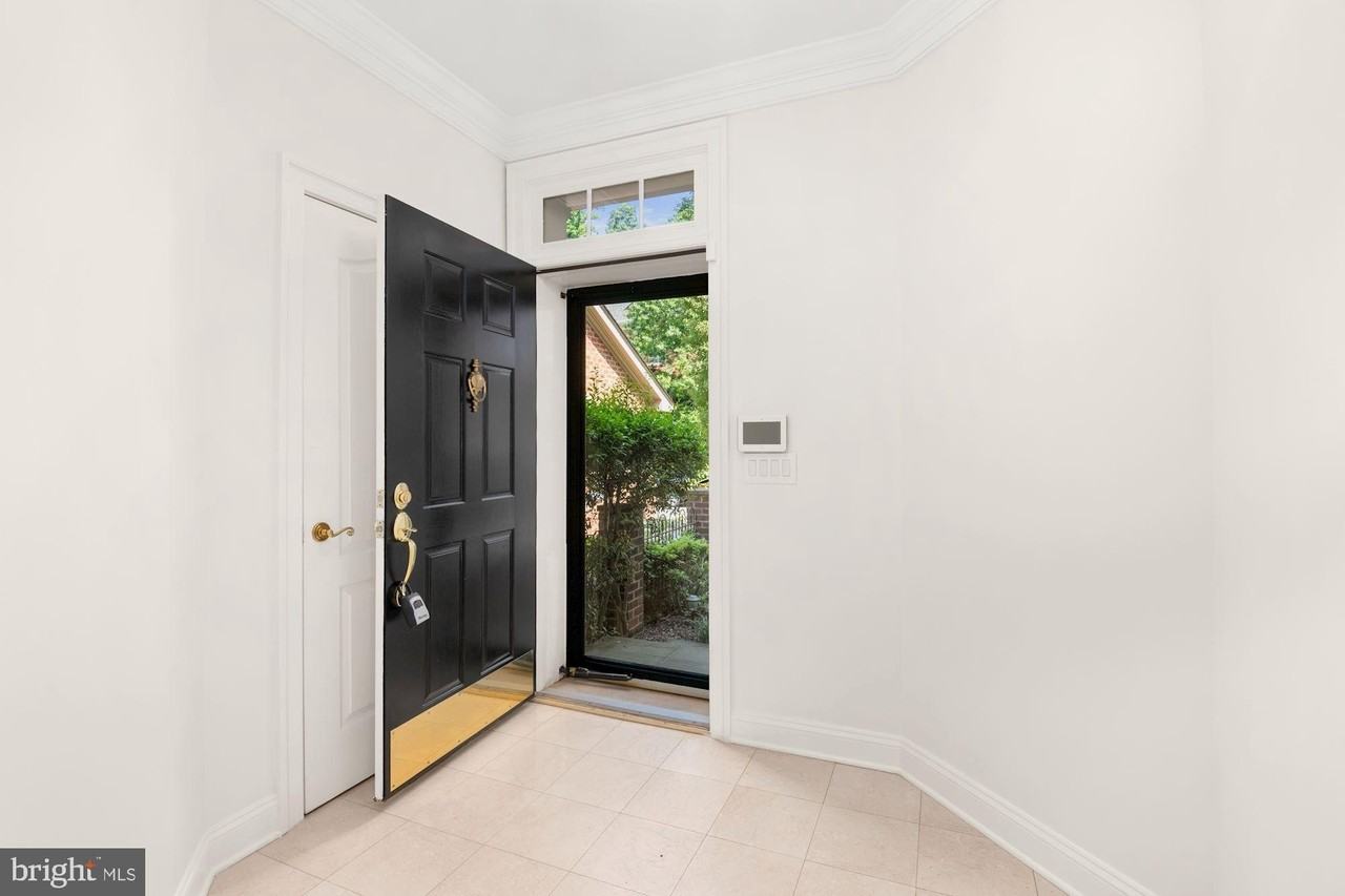 4004 Highwood Ct Nw - Photo 3 of 30