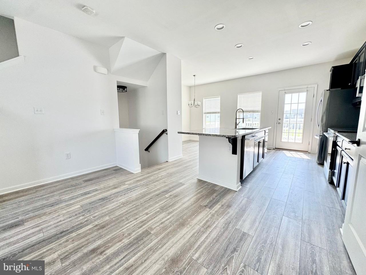 1066 Wickersham Way - Photo 3 of 28