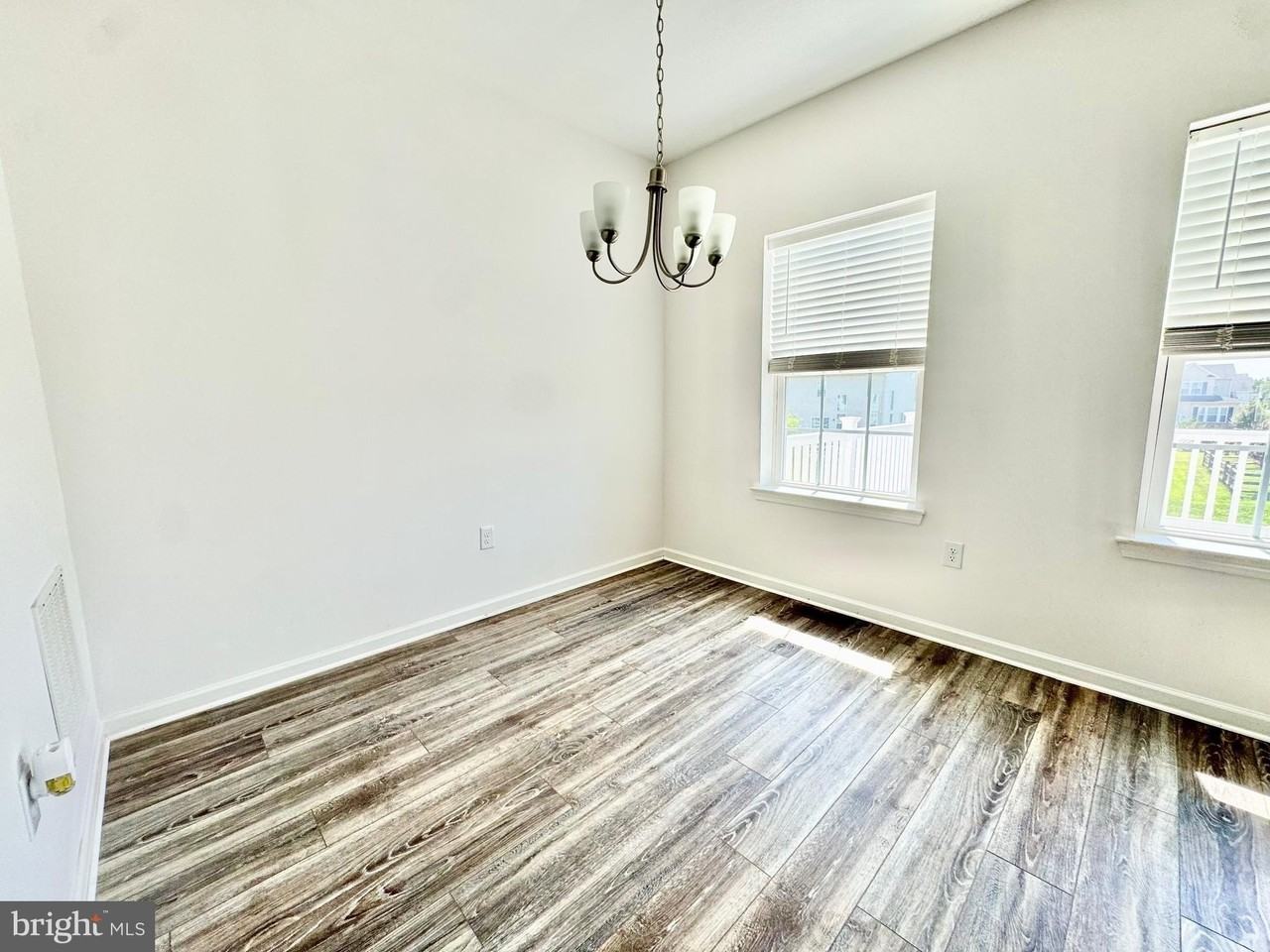 1066 Wickersham Way - Photo 6 of 28