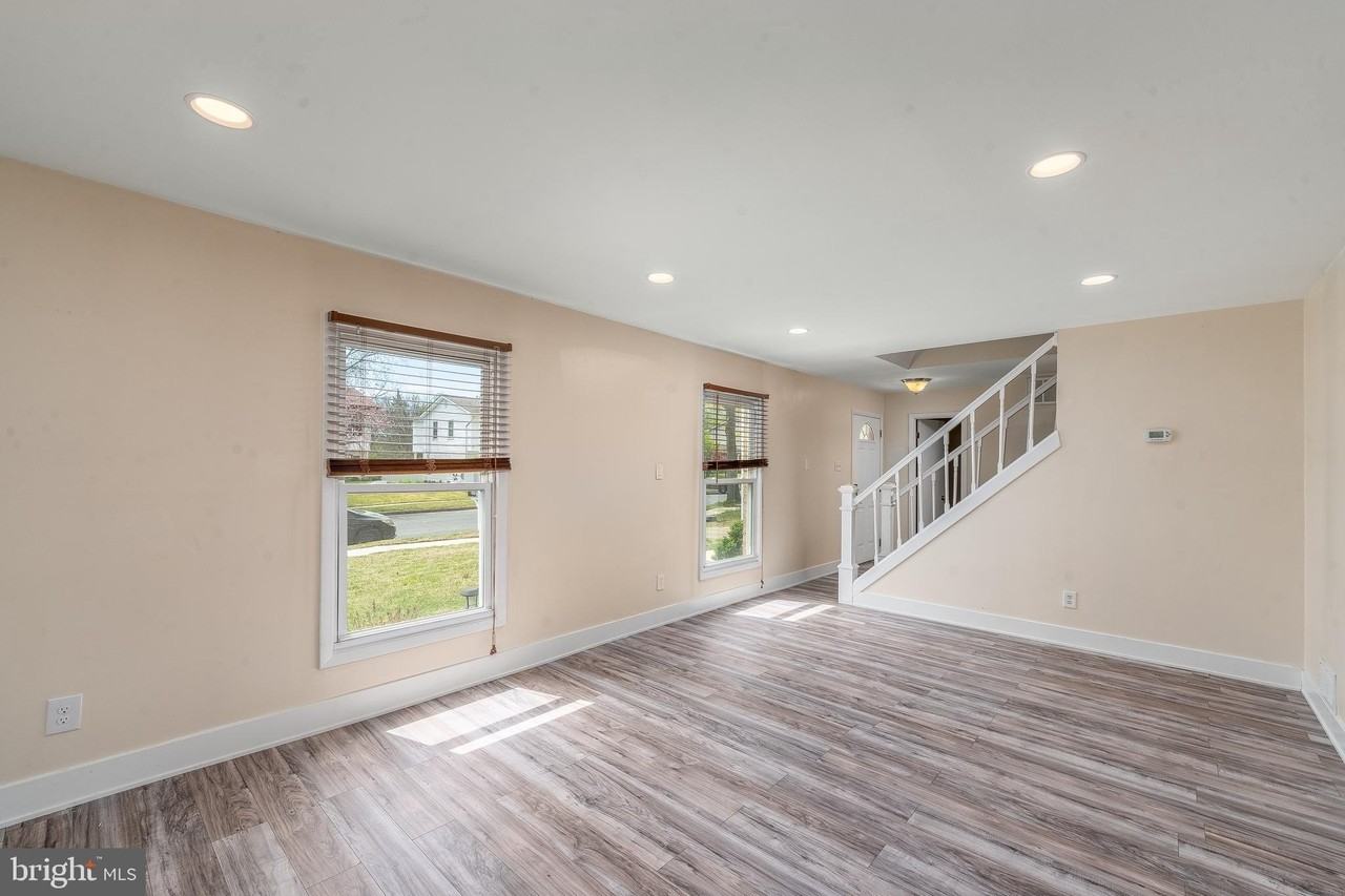 1908 Champlain Dr - Photo 4 of 39