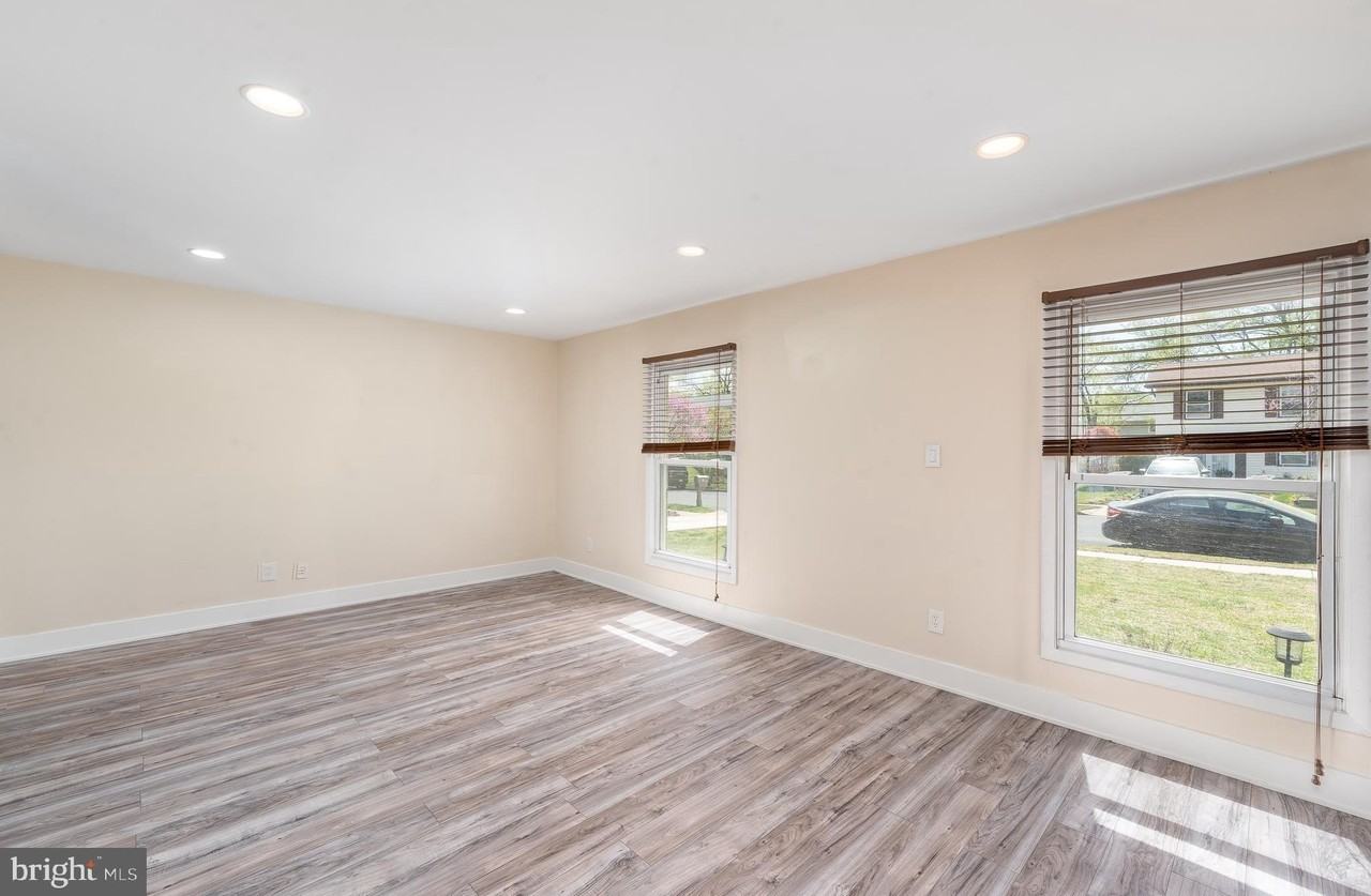1908 Champlain Dr - Photo 5 of 39