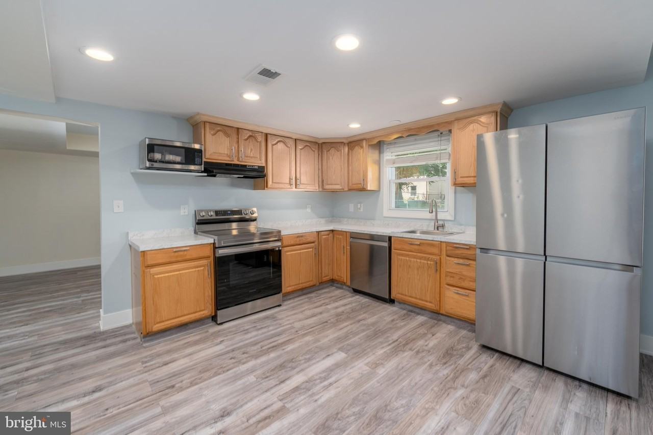 1908 Champlain Dr - Photo 6 of 39