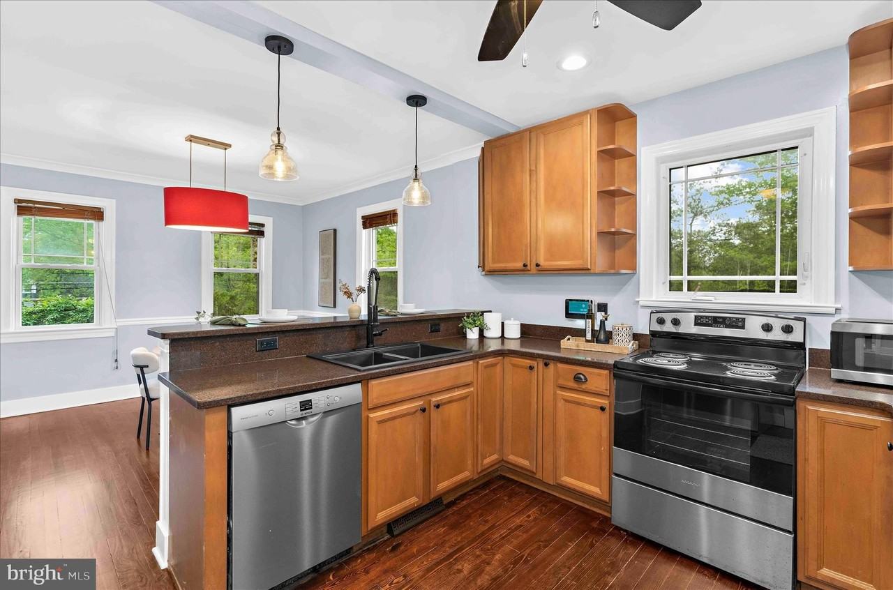 4666 Leonardtown Rd - Photo 3 of 50