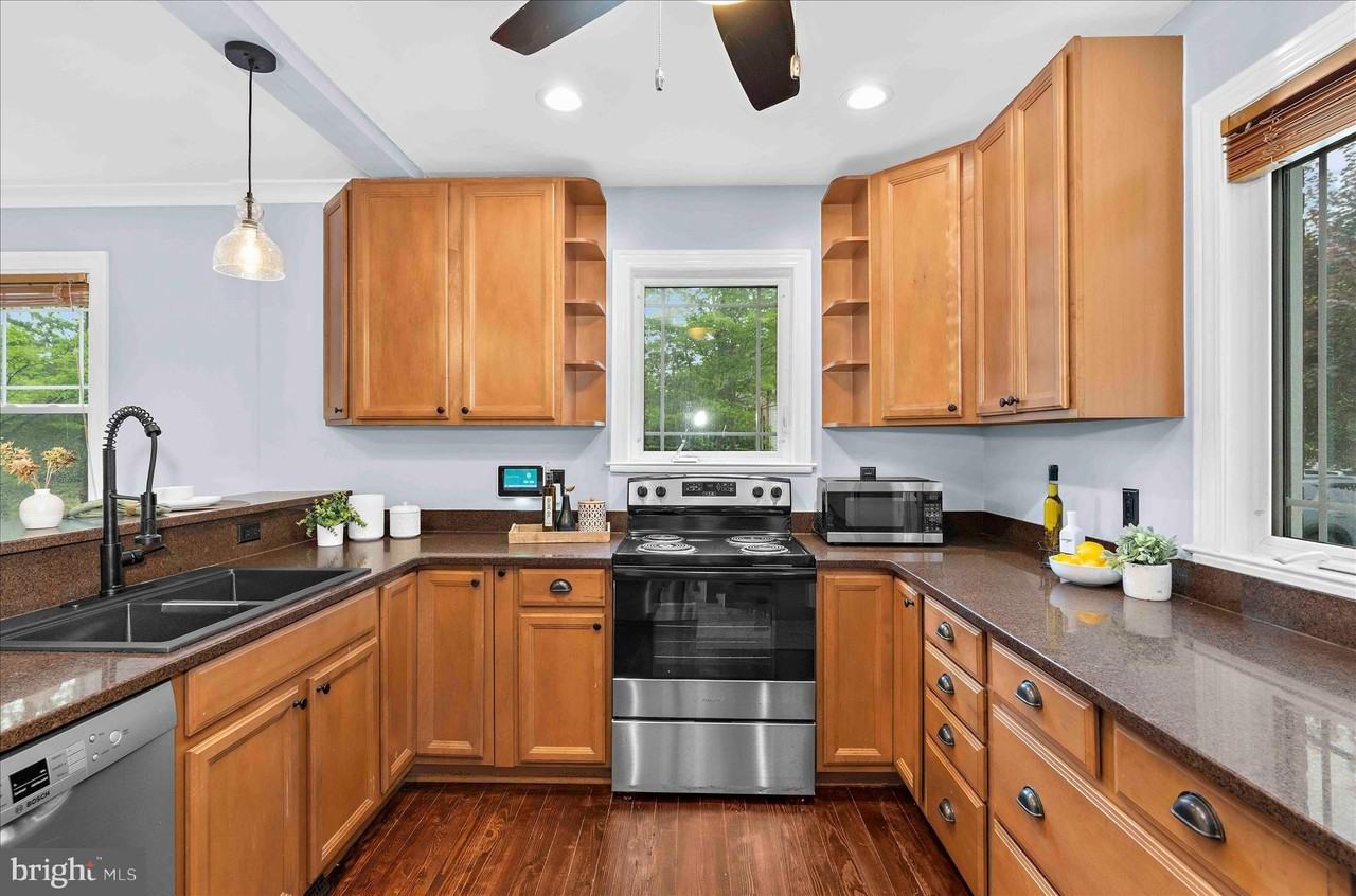 4666 Leonardtown Rd - Photo 4 of 50