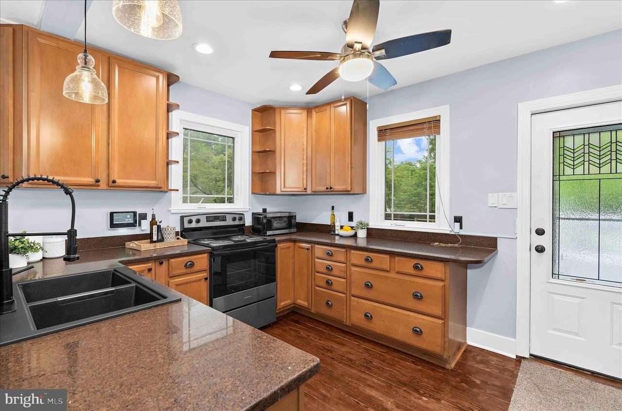 4666 Leonardtown Rd - Photo 5 of 50