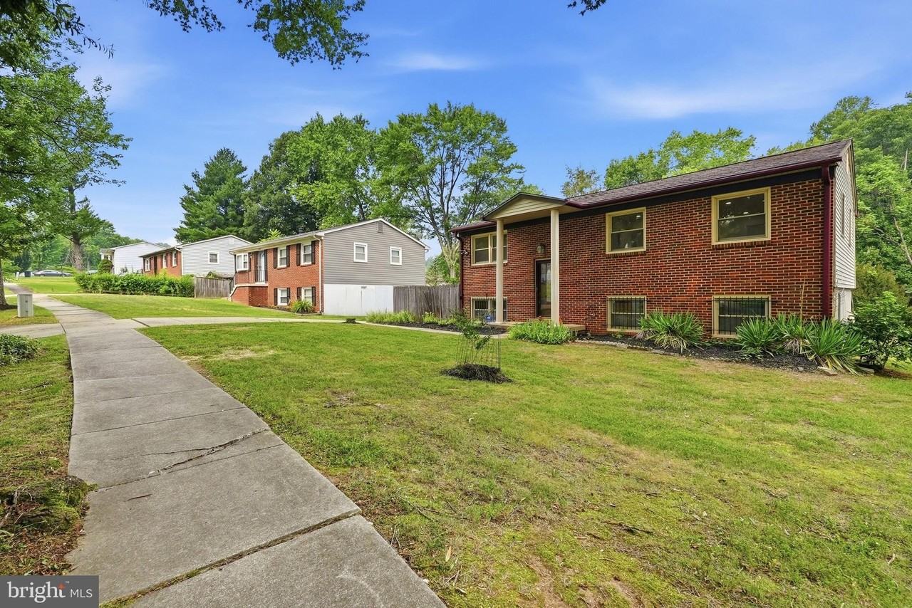 17004 Gohagen Rd - Photo 3 of 39