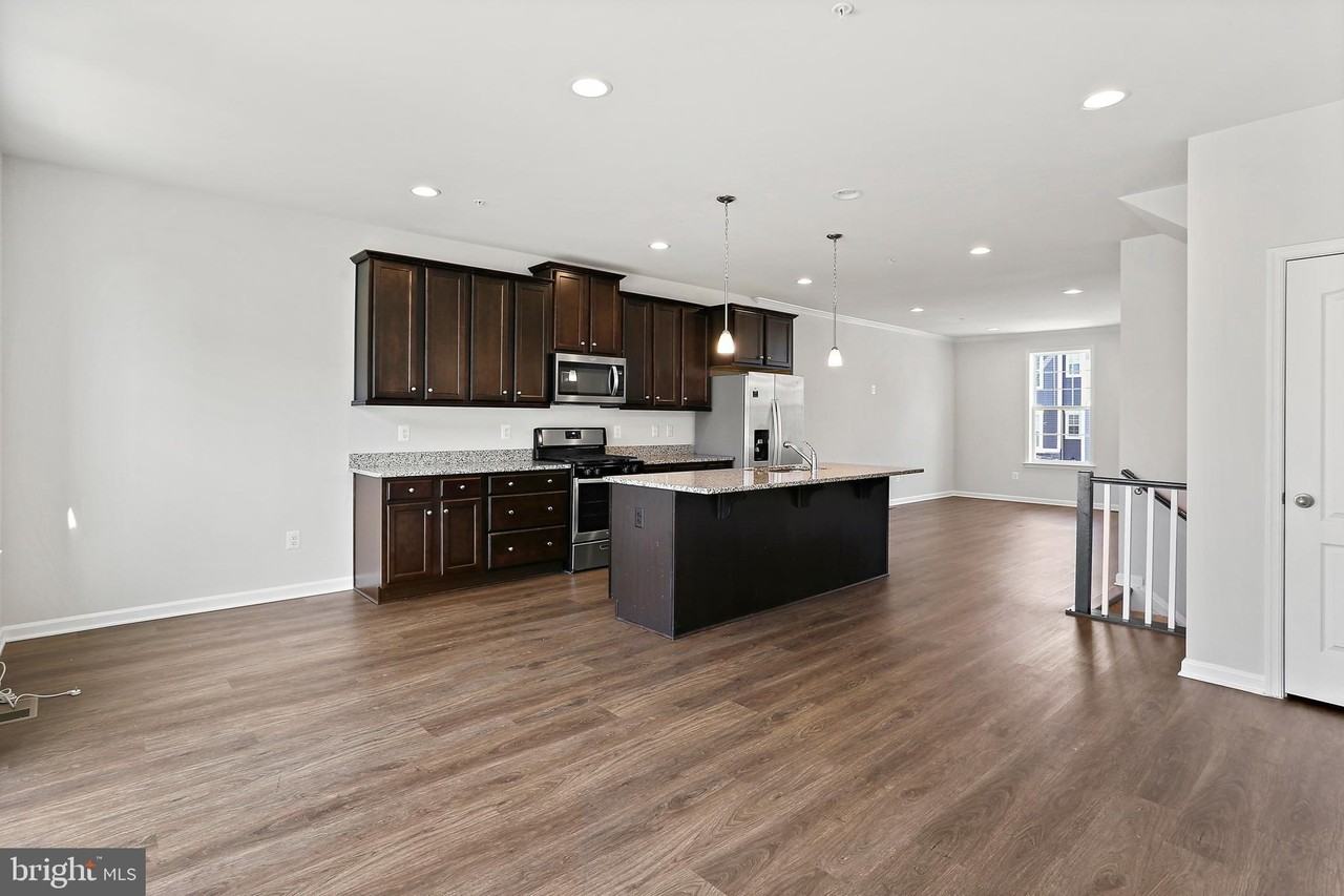 1016 Highpoint Trl - Photo 2 of 15