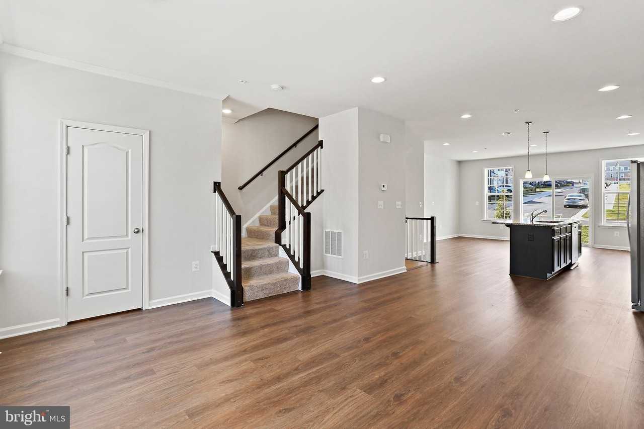 1016 Highpoint Trl - Photo 3 of 15