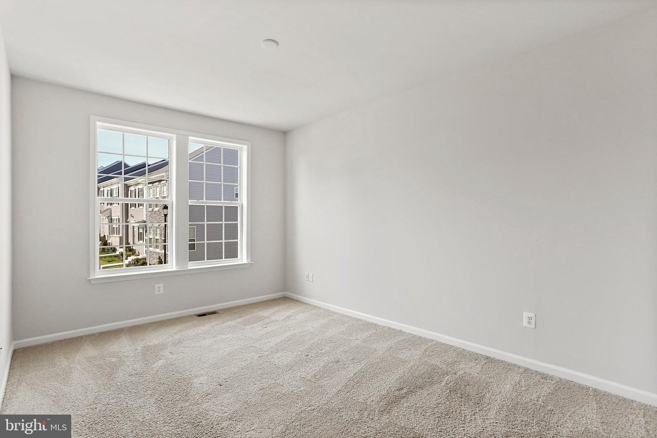 1016 Highpoint Trl - Photo 4 of 15