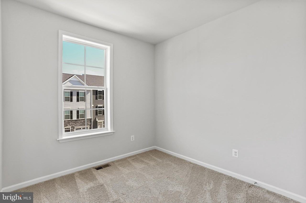 1016 Highpoint Trl - Photo 5 of 15