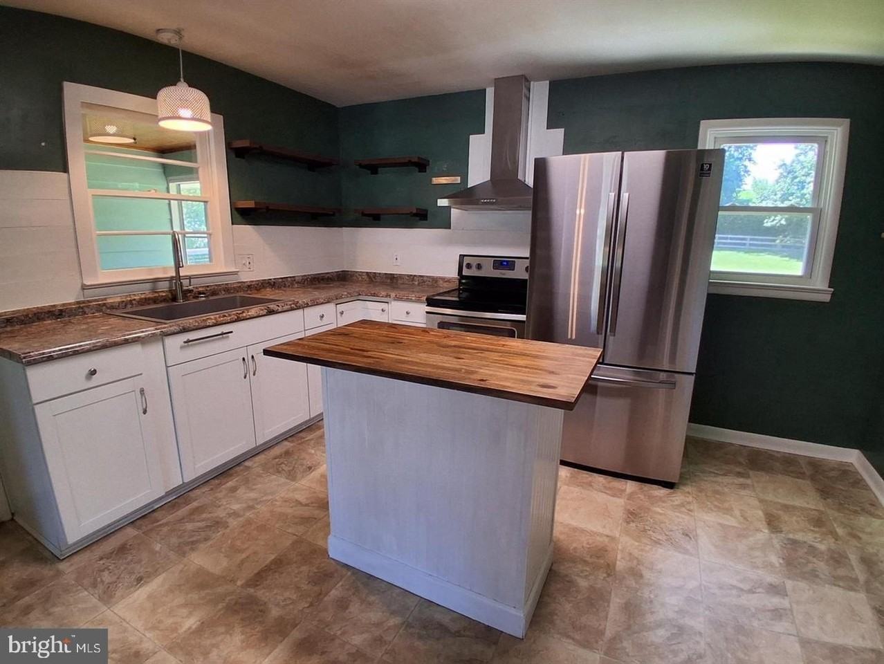 16 Ford Ave - Photo 3 of 11