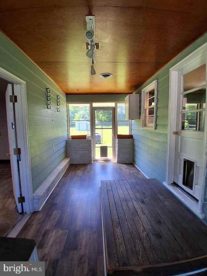 16 Ford Ave - Photo 5 of 11