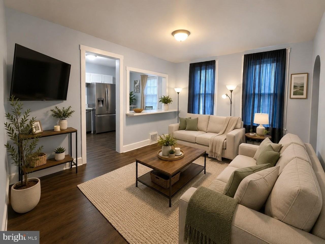 637 Powell St - Photo 4 of 15