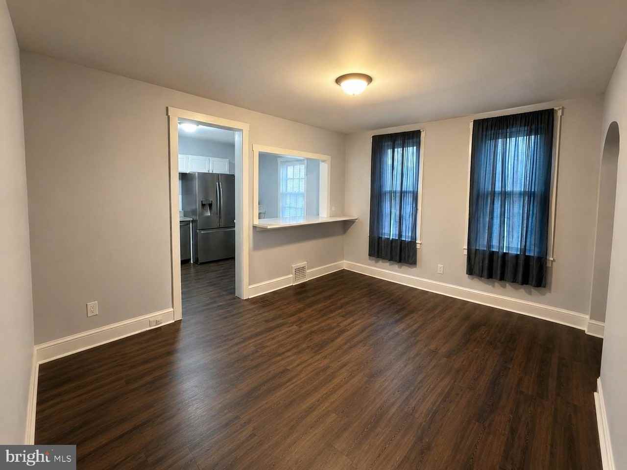 637 Powell St - Photo 5 of 15