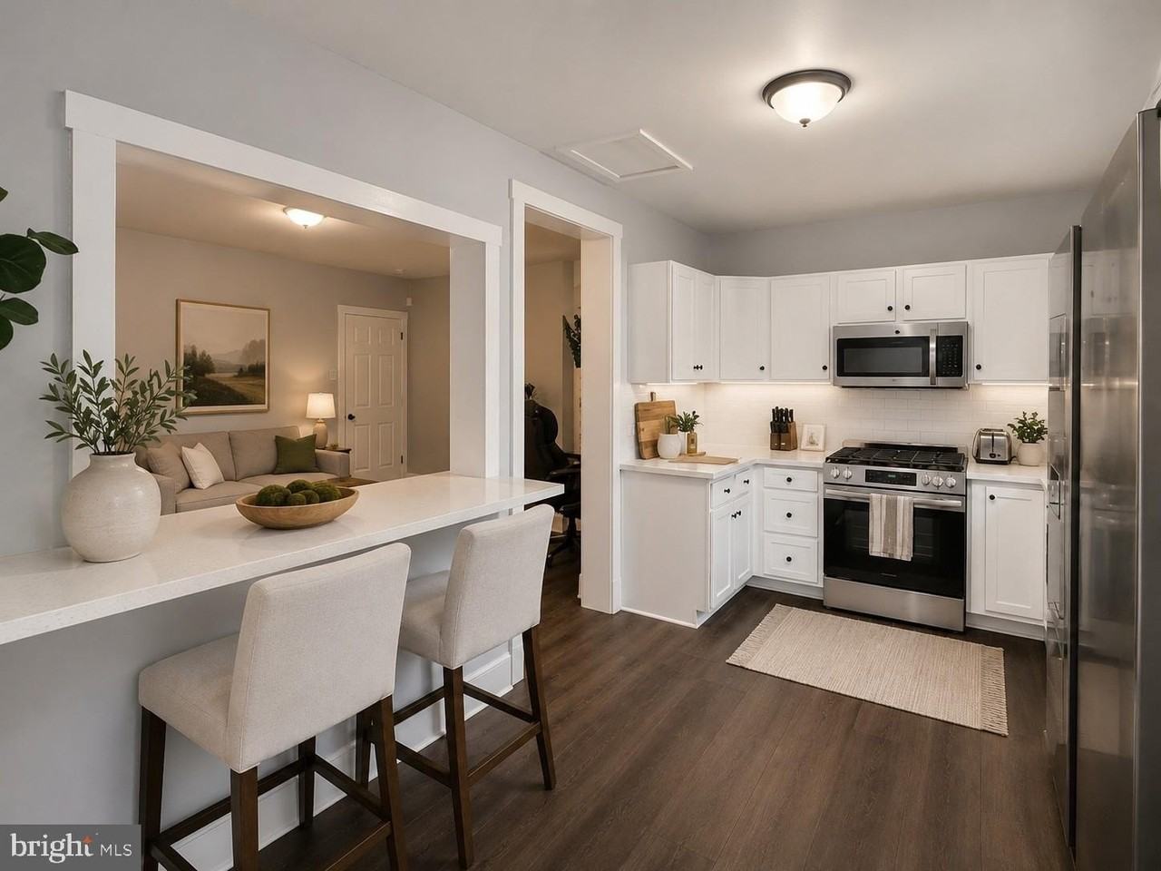 637 Powell St - Photo 6 of 15