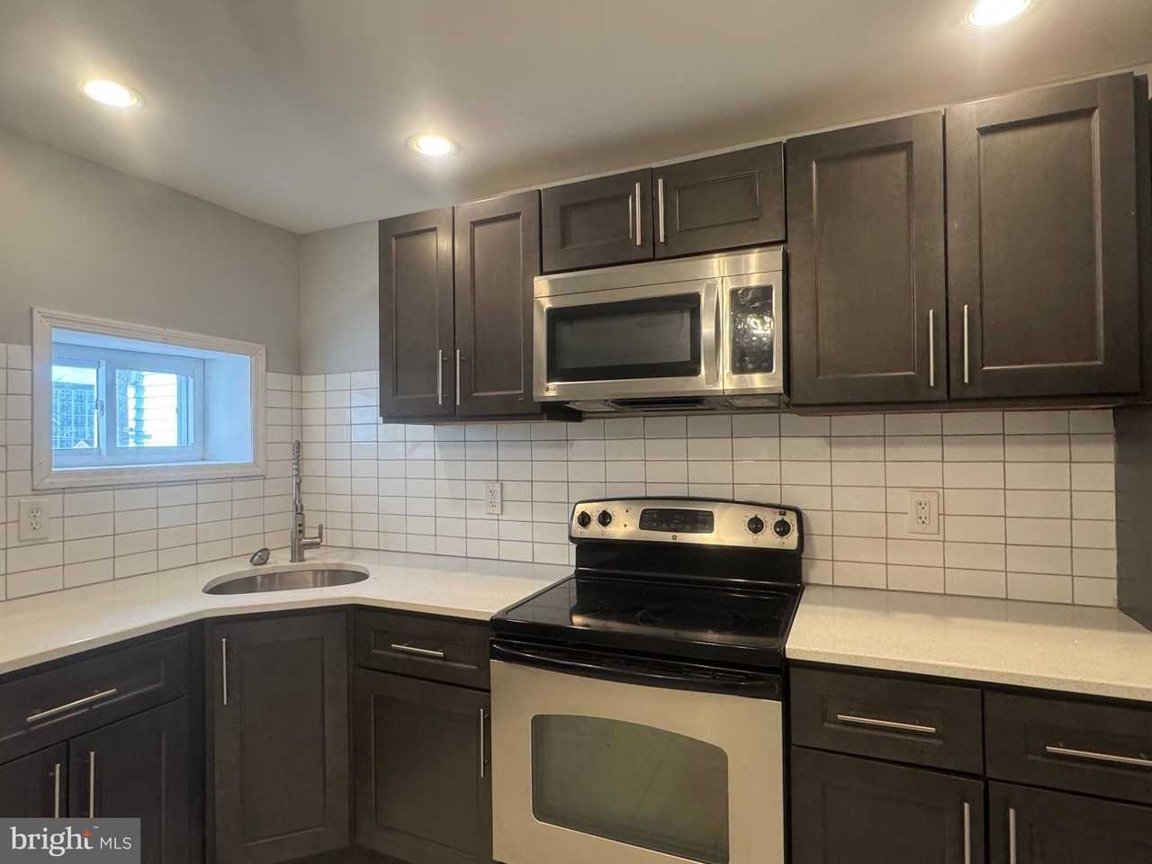 104 Linden St #1 - Photo 5 of 28
