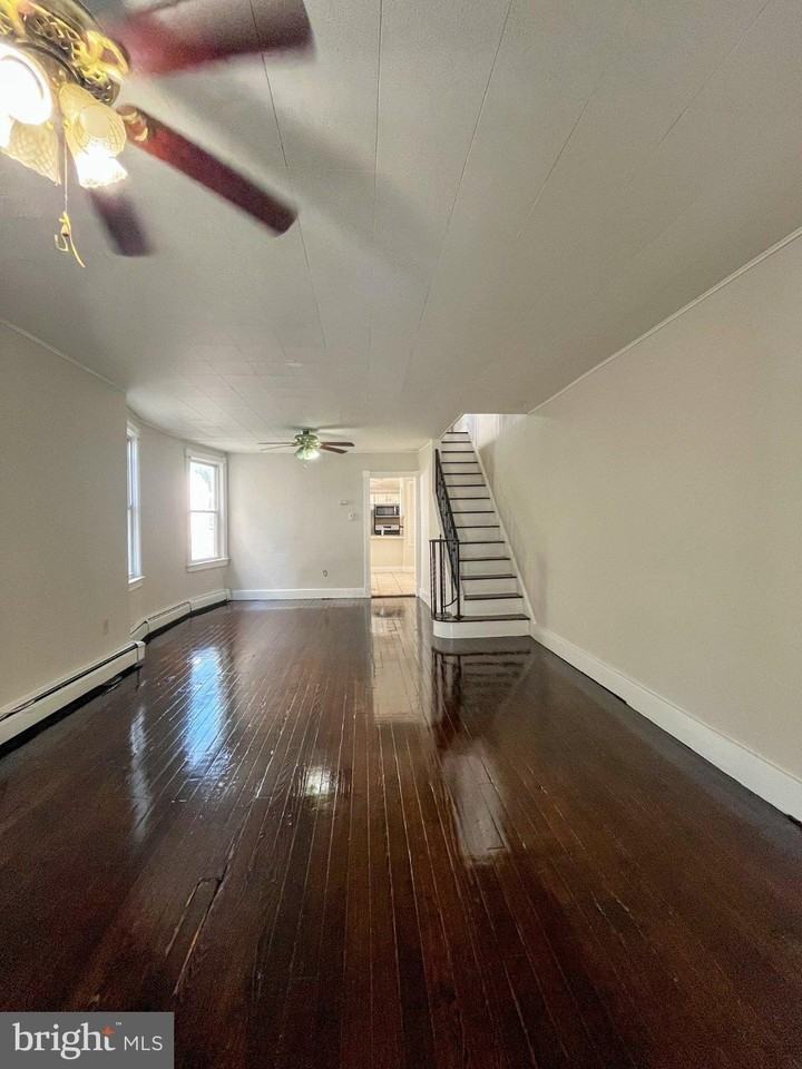 1222 Genesee St - Photo 2 of 12