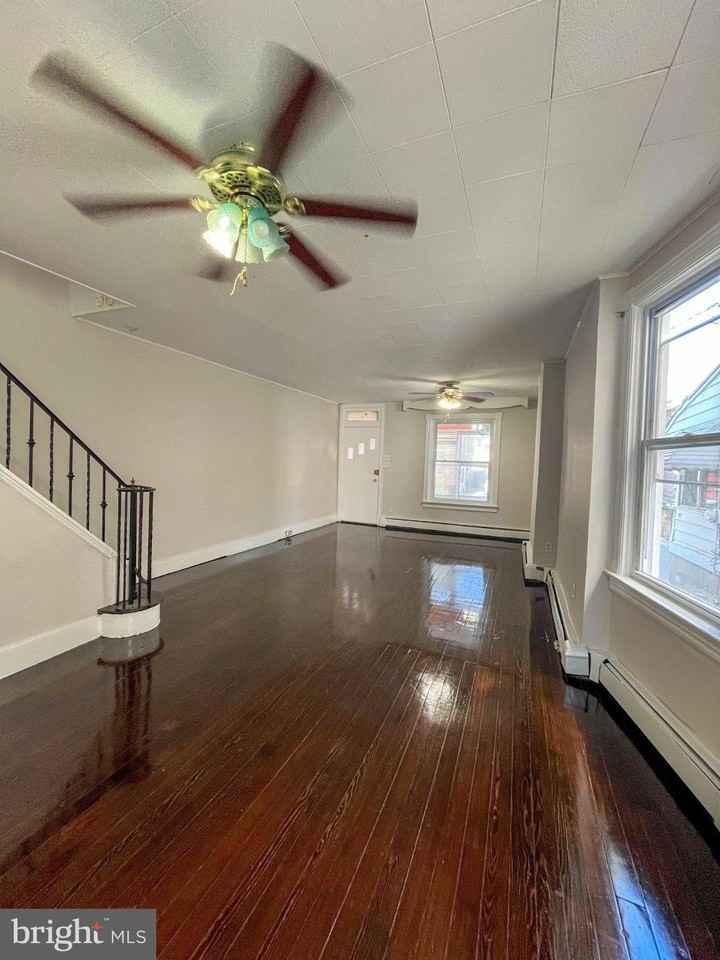 1222 Genesee St - Photo 3 of 12