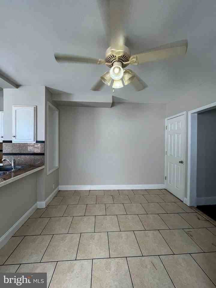 1222 Genesee St - Photo 6 of 12