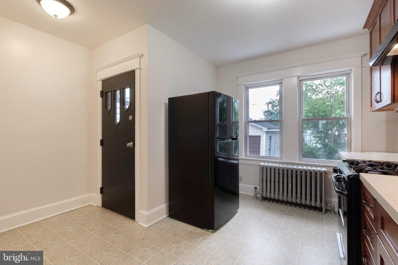 1604 Hamilton Ave - Photo 7 of 34