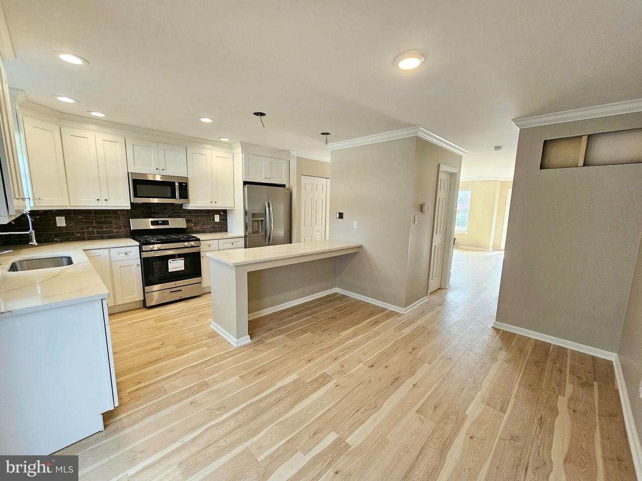 750 E Marshall St #611 - Photo 3 of 22