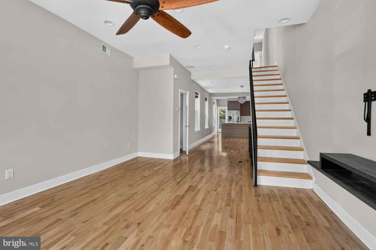 2336 W Thompson St - Photo 2 of 28