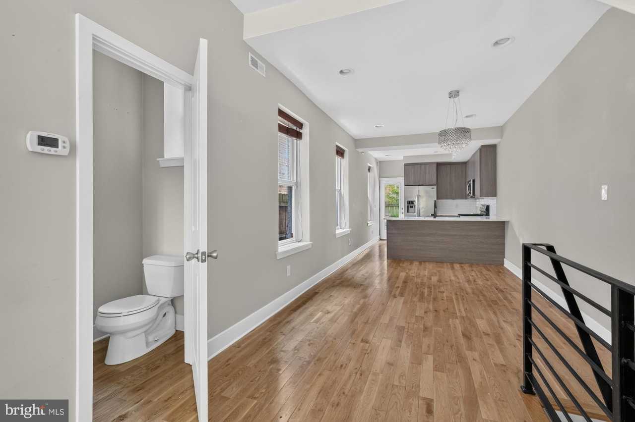 2336 W Thompson St - Photo 4 of 28