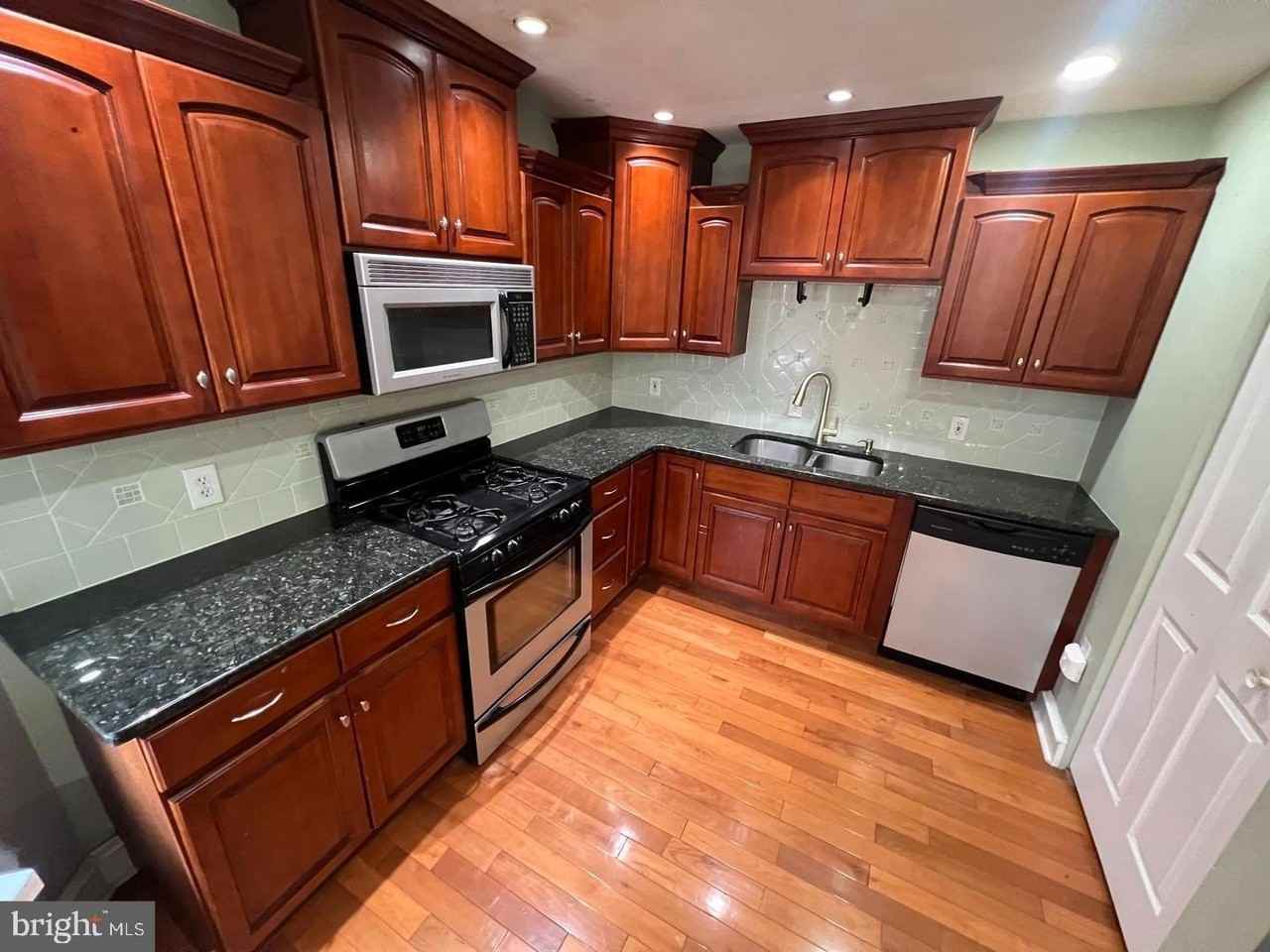 3204 Fanshawe St #2ndFL - Photo 4 of 18