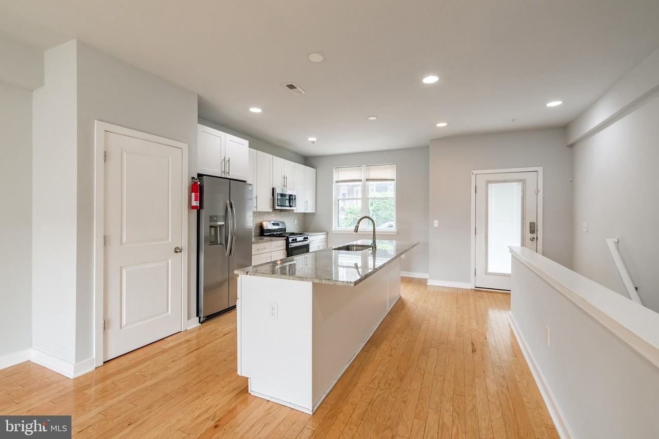 4124 Tower St - Photo 4 of 34