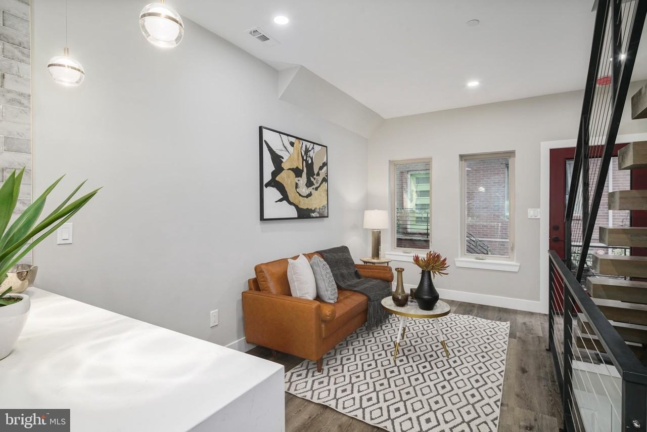 1006 S Fairhill St - Photo 2 of 25