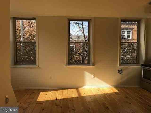769 S 2nd St #B - Photo 3 of 13