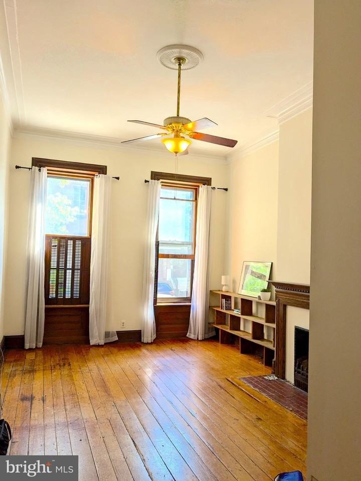 1713 Green St #2 - Photo 4 of 10