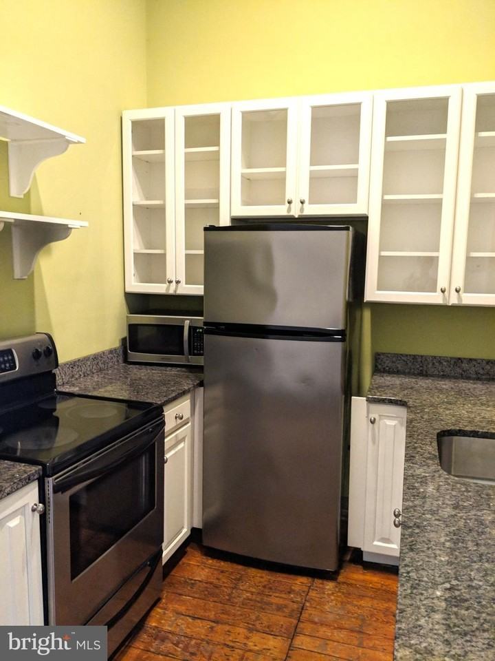 1713 Green St #2 - Photo 5 of 10