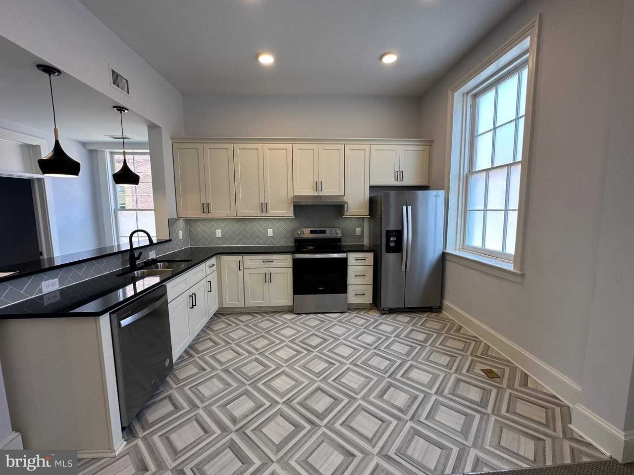 202 Hanover St #2D - Photo 3 of 8