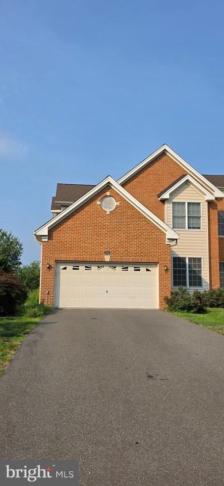 22862 Quante Sq - Photo 2 of 25