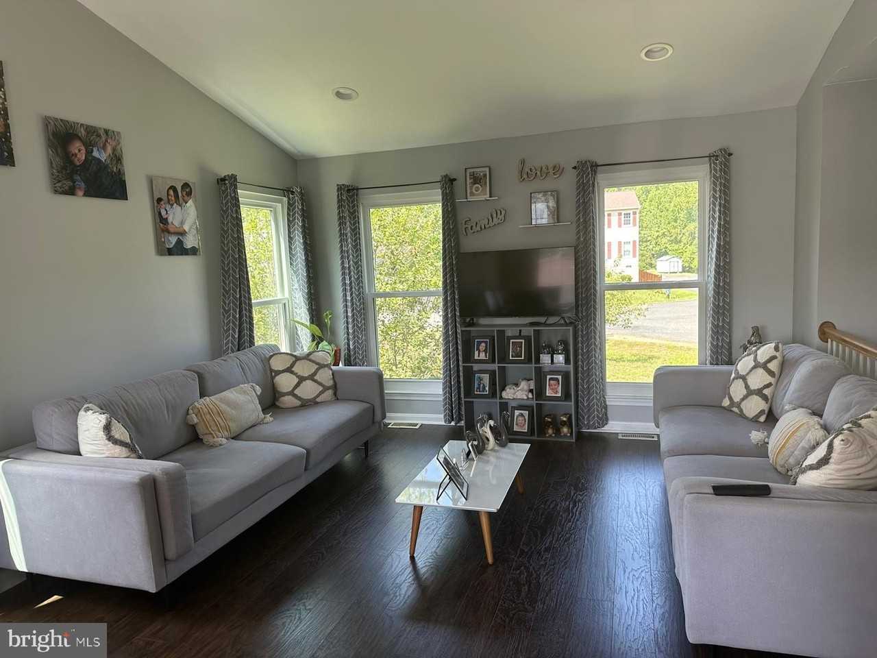10003 Erlwood Ct - Photo 2 of 12