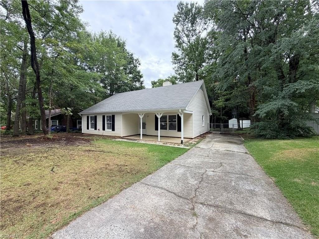 4607 Beechcroft Dr - Photo 2 of 33