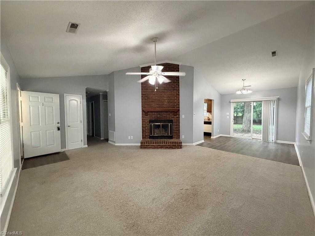4607 Beechcroft Dr - Photo 5 of 33
