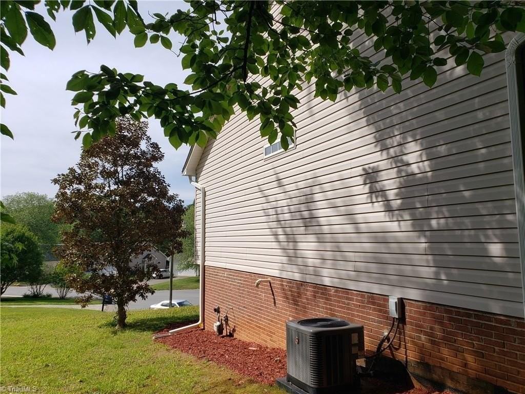 3800 Velinda Dr - Photo 4 of 37