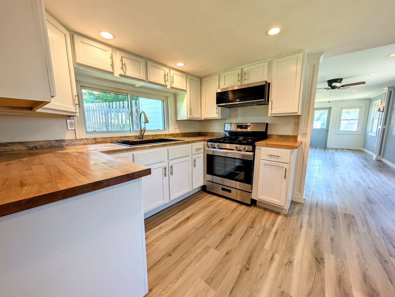 905 E 8th St S #1 - Photo 4 of 14