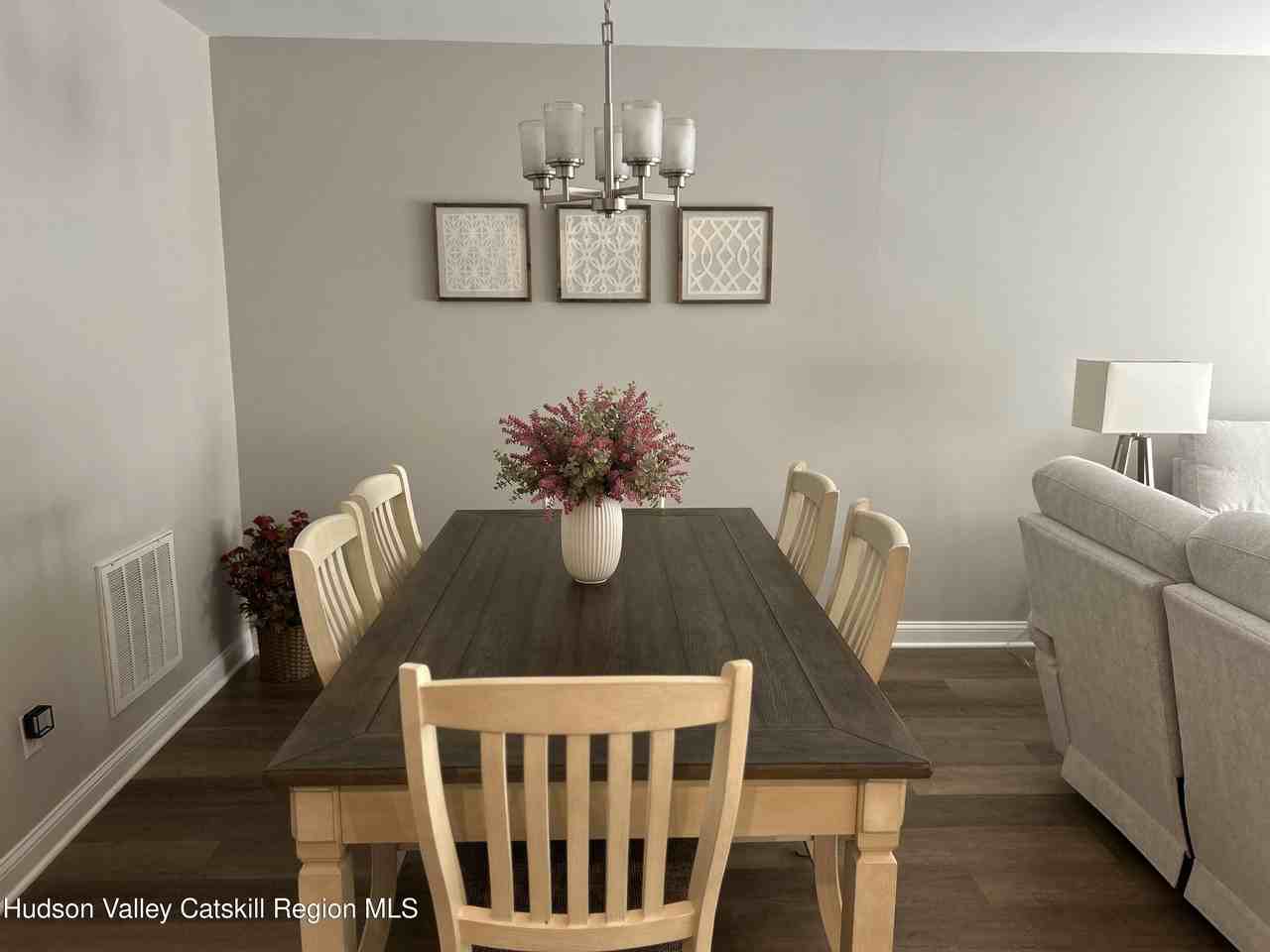 561 Gregory Ct - Photo 7 of 19