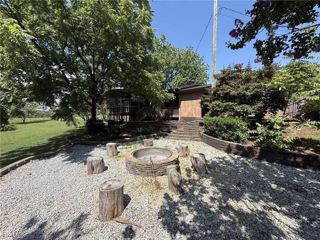 238 Brock Rd - Photo 5 of 9