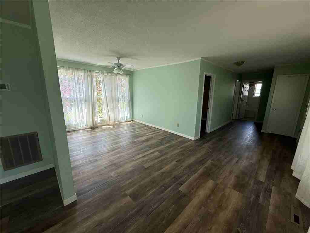 238 Brock Rd - Photo 7 of 9