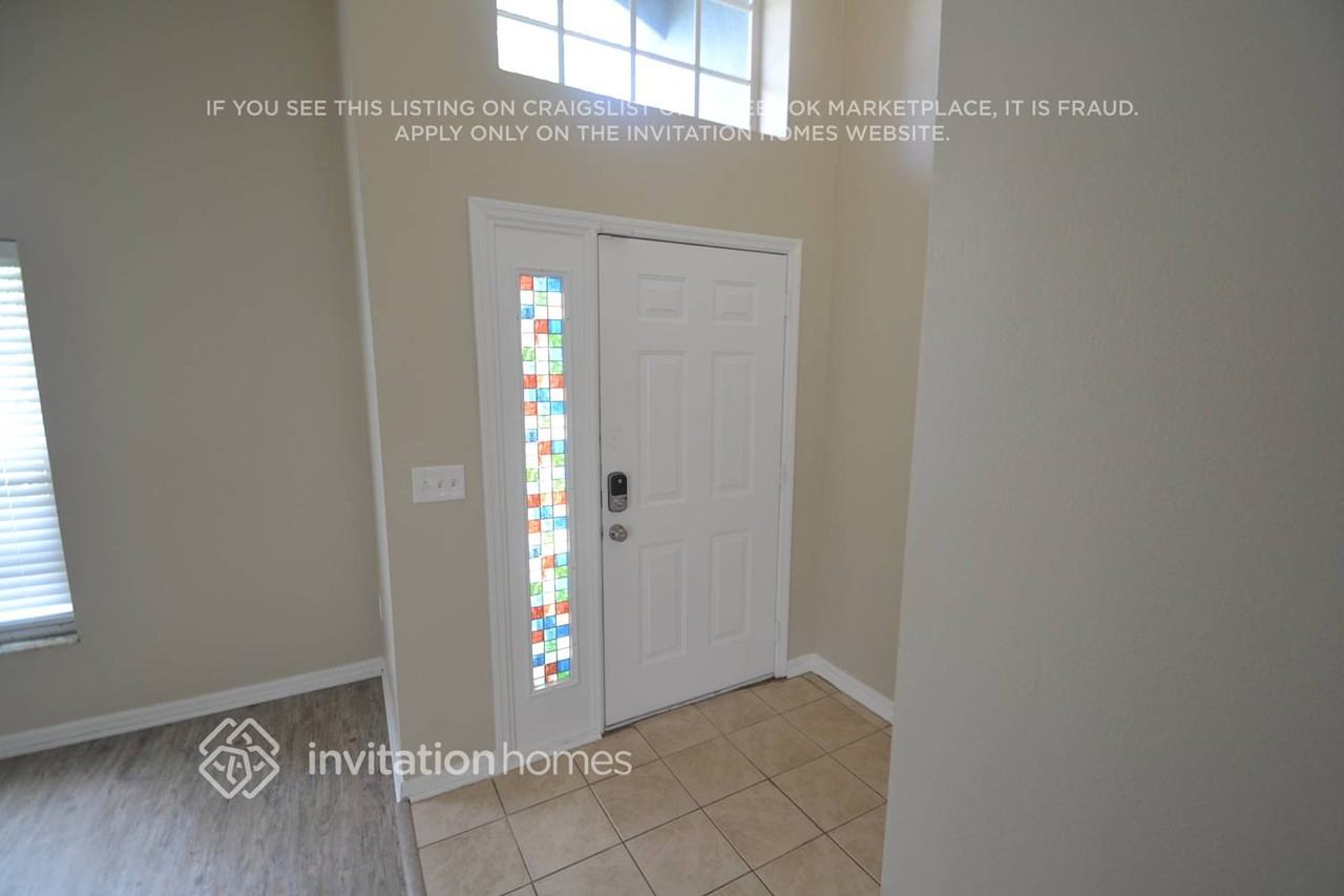 1016 Durango Loop St - Photo 2 of 11