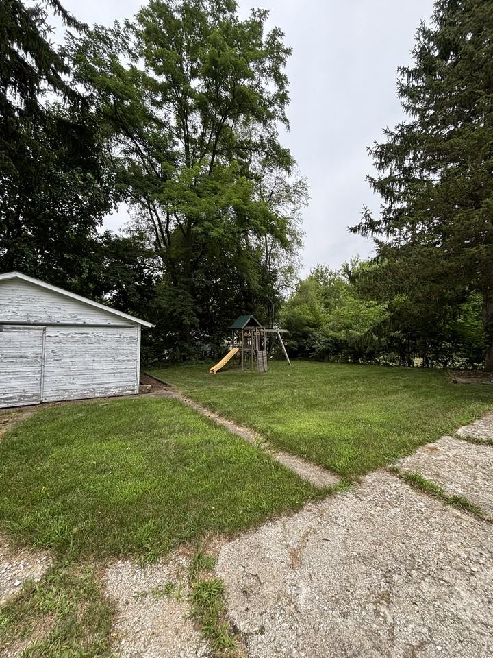 825 Burr Oak St #1 - Photo 3 of 30