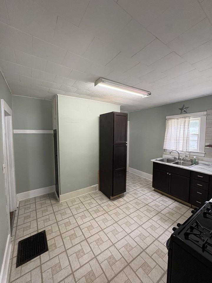 825 Burr Oak St #1 - Photo 7 of 30