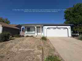 featured image of 4633 Dearborn St
