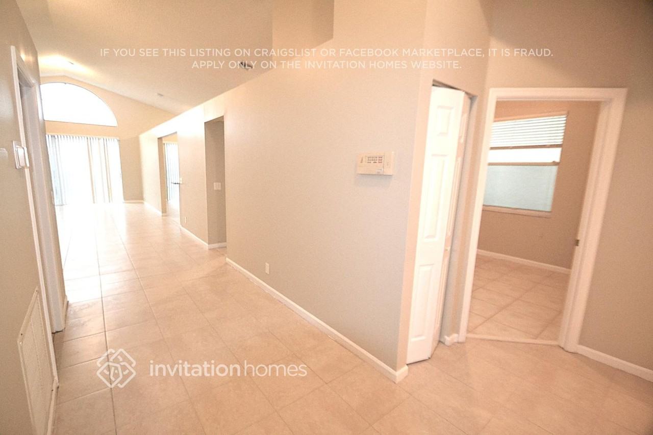 7704 Thornlee Dr - Photo 3 of 14