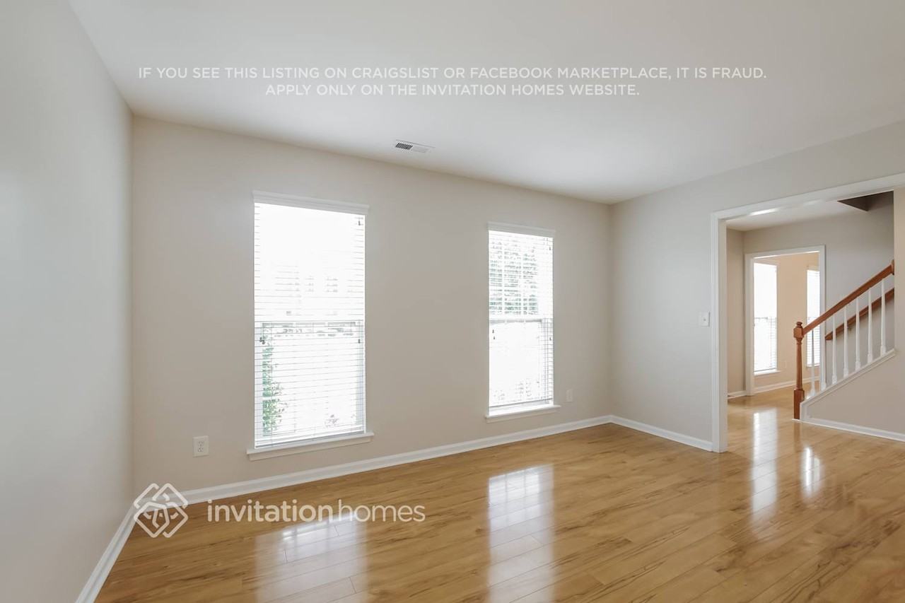 10920 Harmony Glen Ct - Photo 2 of 16